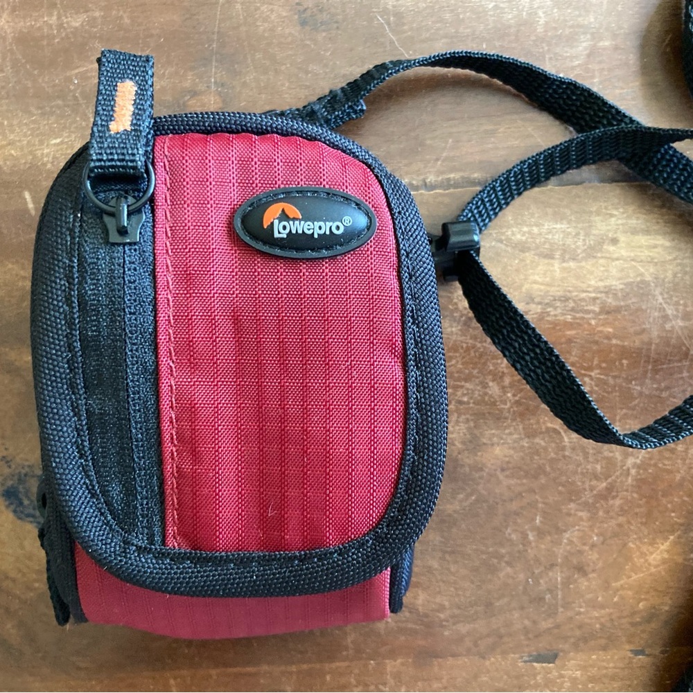Camera case Bag Lowepro Ridge 10 Red &‎ Black padded zipper close crossbody